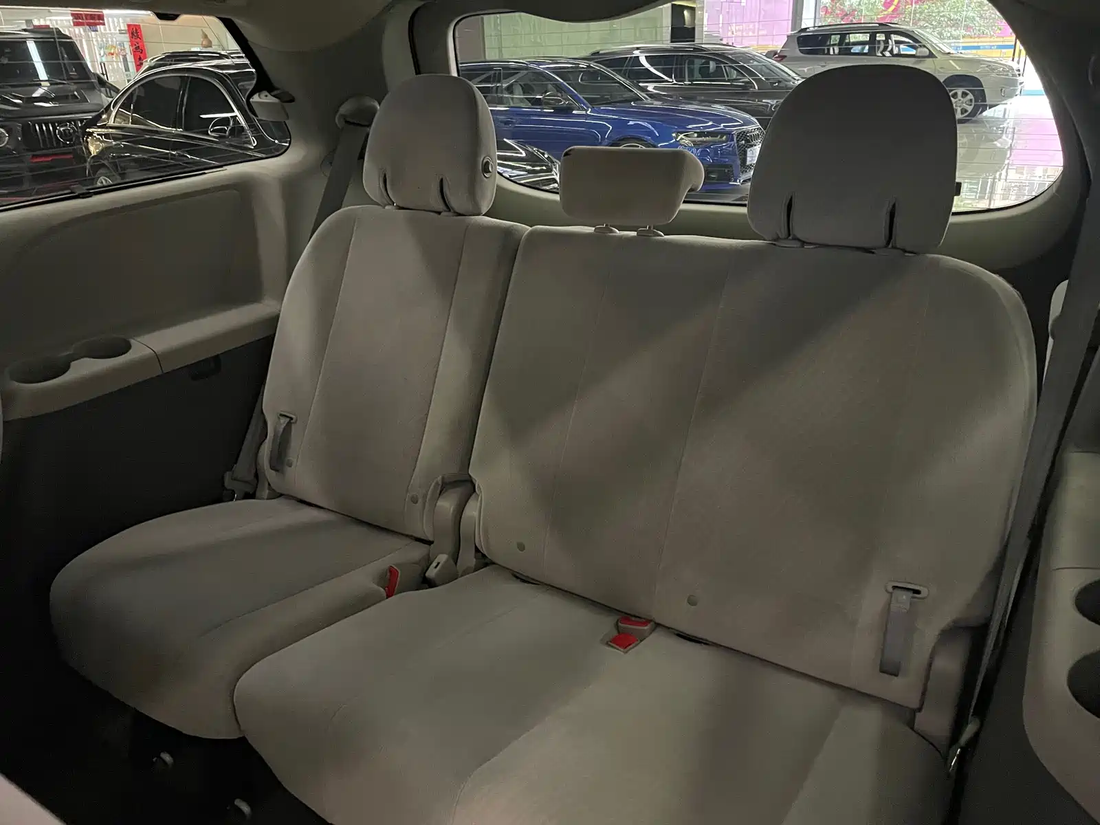 Photo 41 - Toyota Sienna