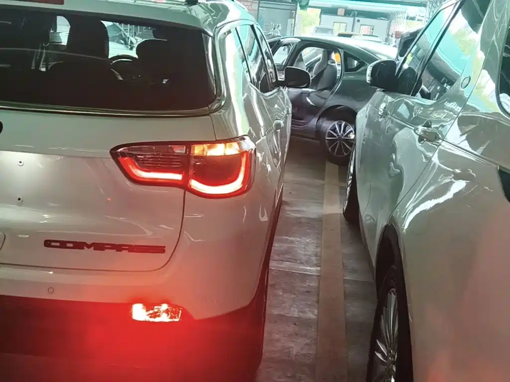 Фото 8 - Jeep Compass