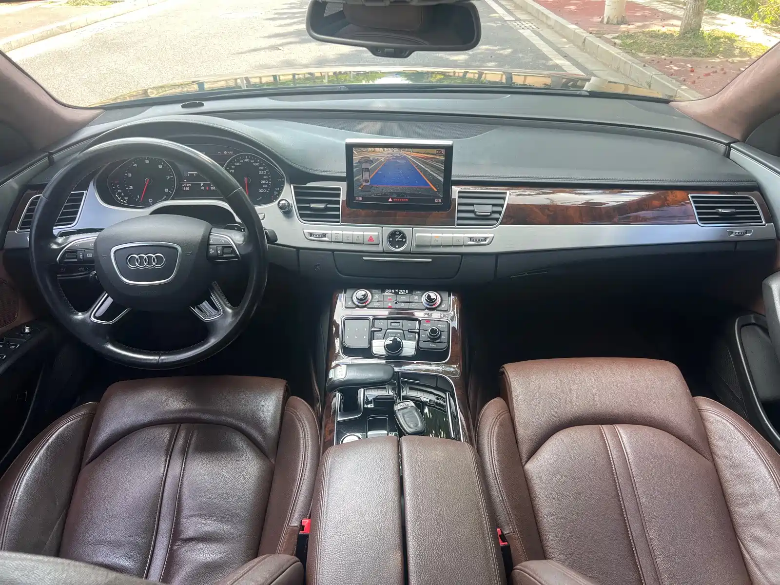 Фото 8 - Audi A8