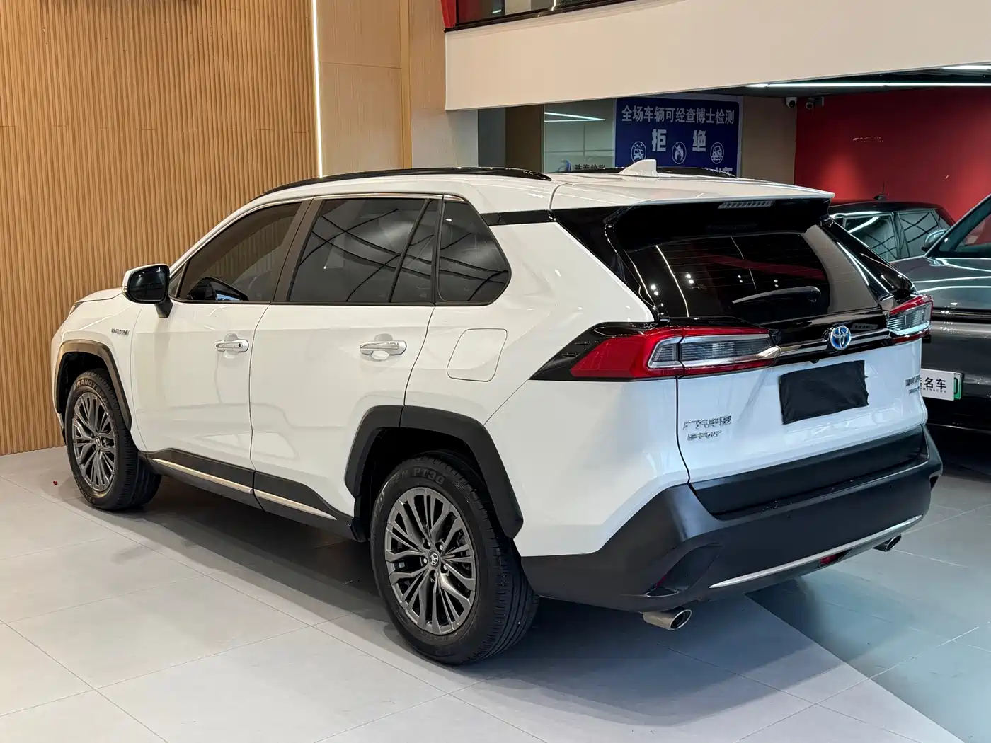 Toyota Wildlander 2023 Hybrid 2.5L E-CVT AWD Premium Edition фото 19
