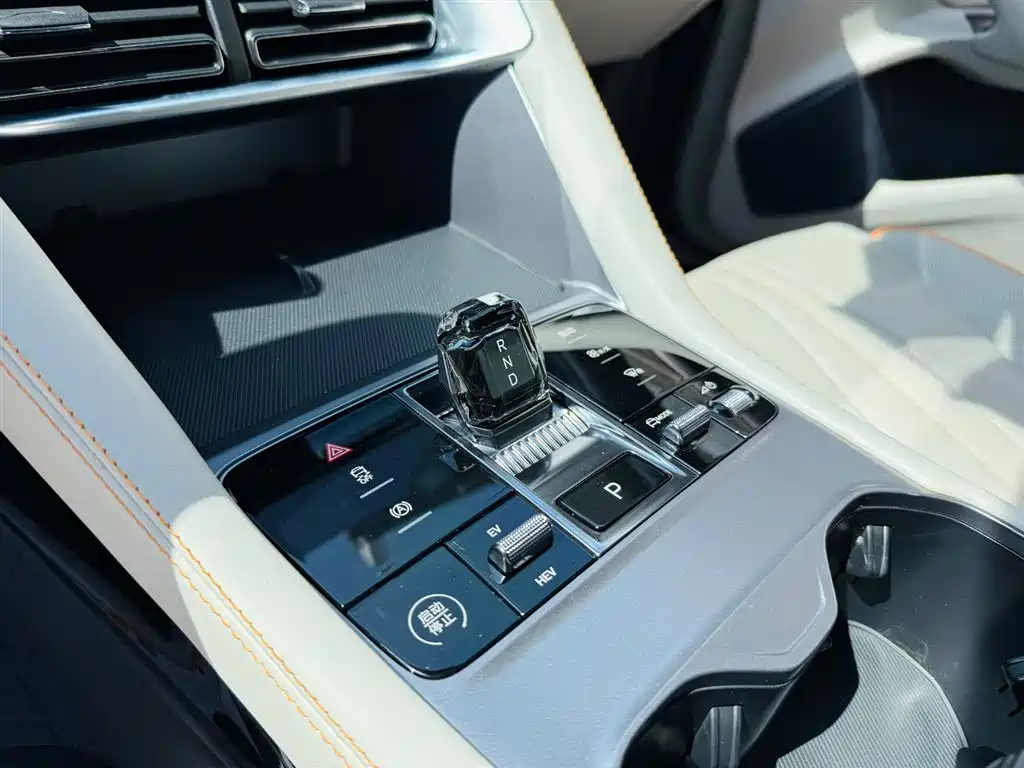 BYD Song PLUS PHEV 2024 Glory Edition DM-i 110km Flagship PLUS фото 17