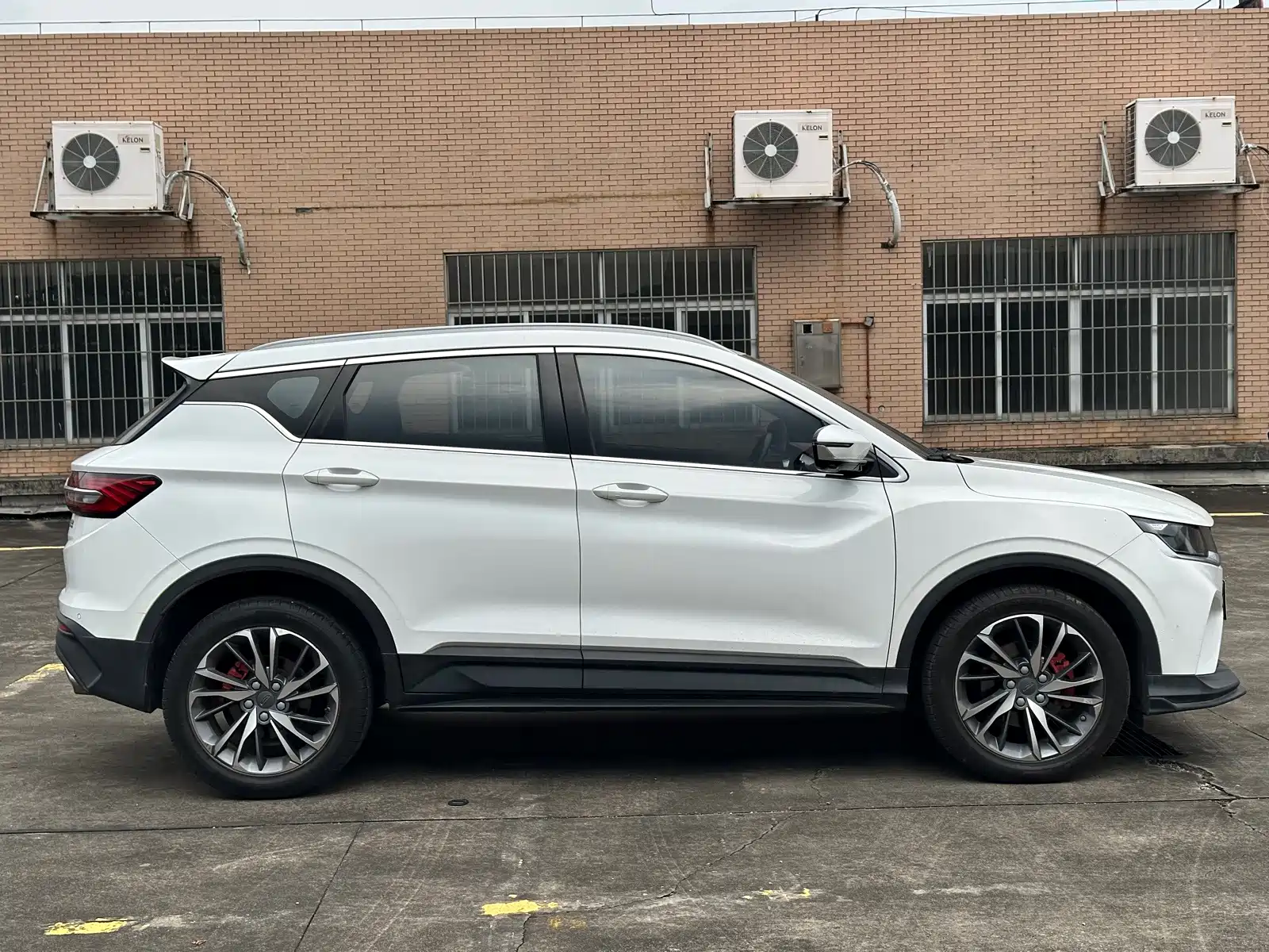 Фото 4 - Geely Coolray
