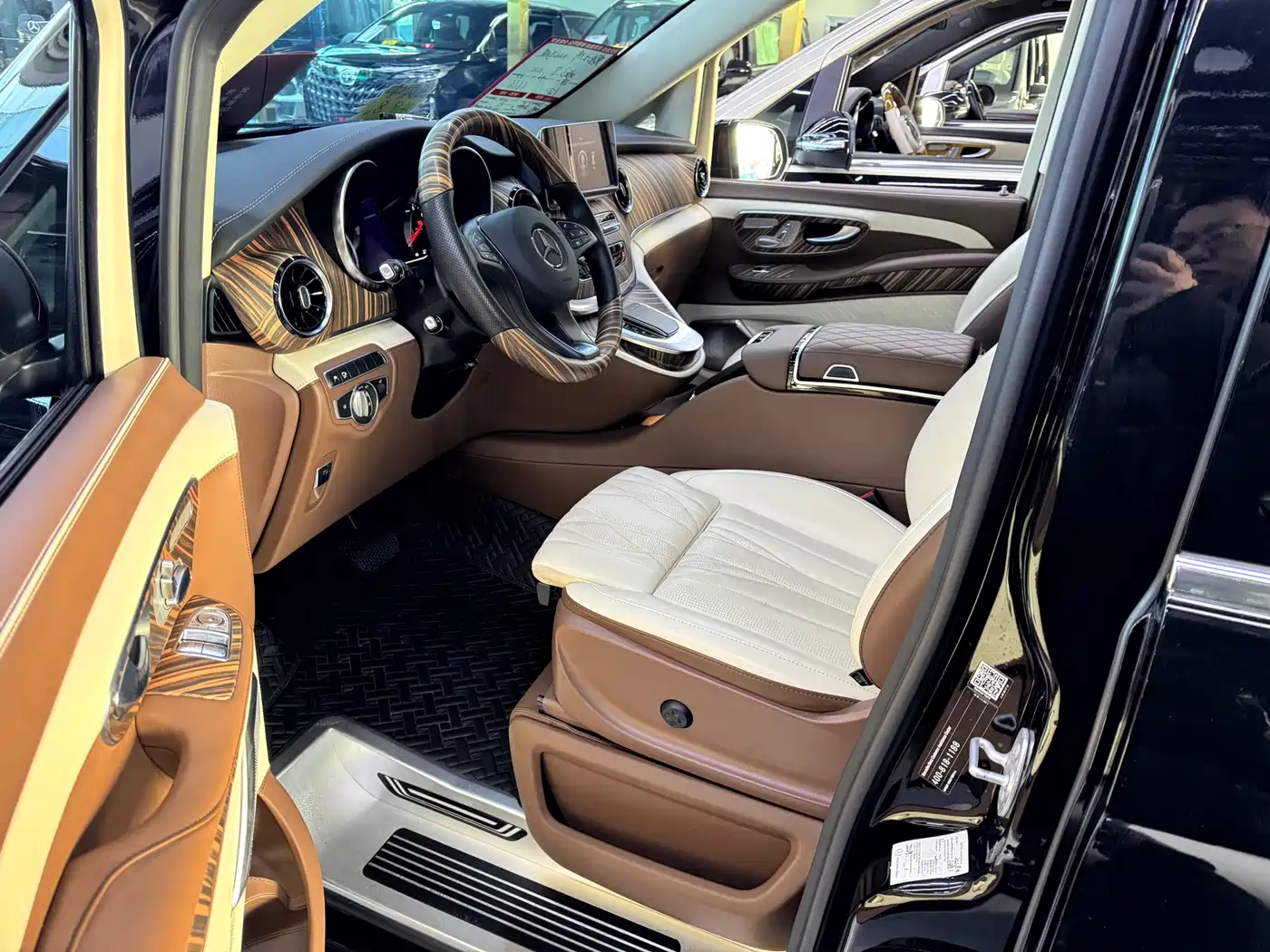 Mercedes-Benz V-Class 2022 V 260 L Long Wheelbase Luxury Edition фото 10