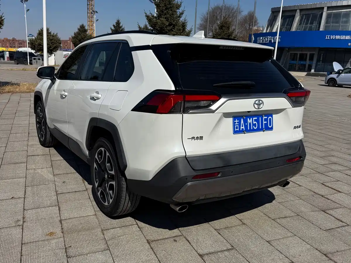 Toyota RAV4 Rongfang 2020 2.0L CVT 2WD Prestige Edition фото 7