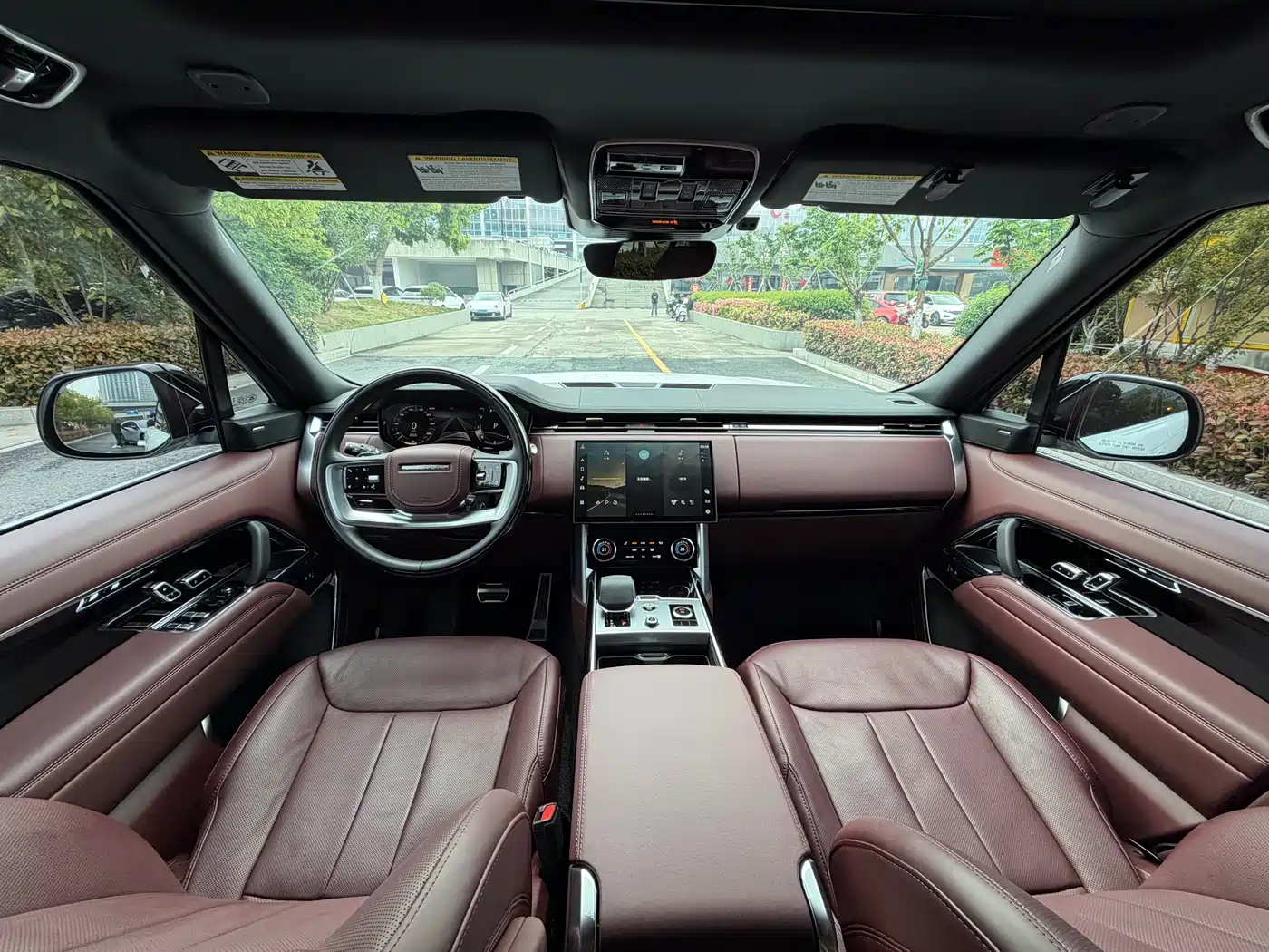 Land Rover Range Rover 2023 3.0 L6 360PS Golden Age Edition фото 8