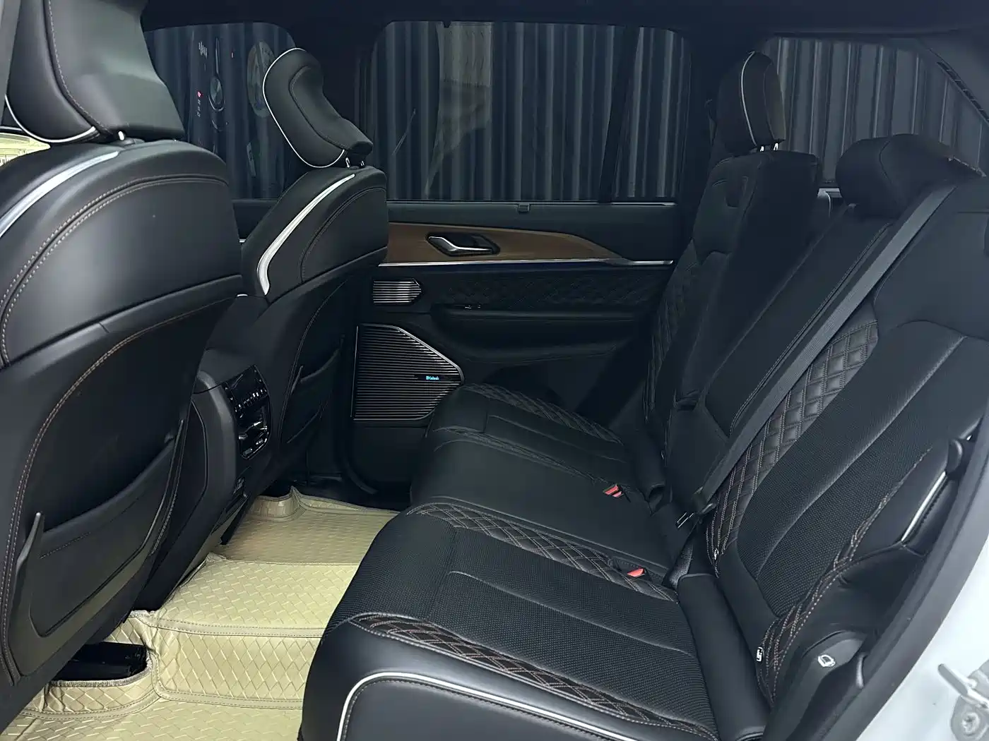 JEEP GRAND CHEROKEE 4XE (IMPORTED)