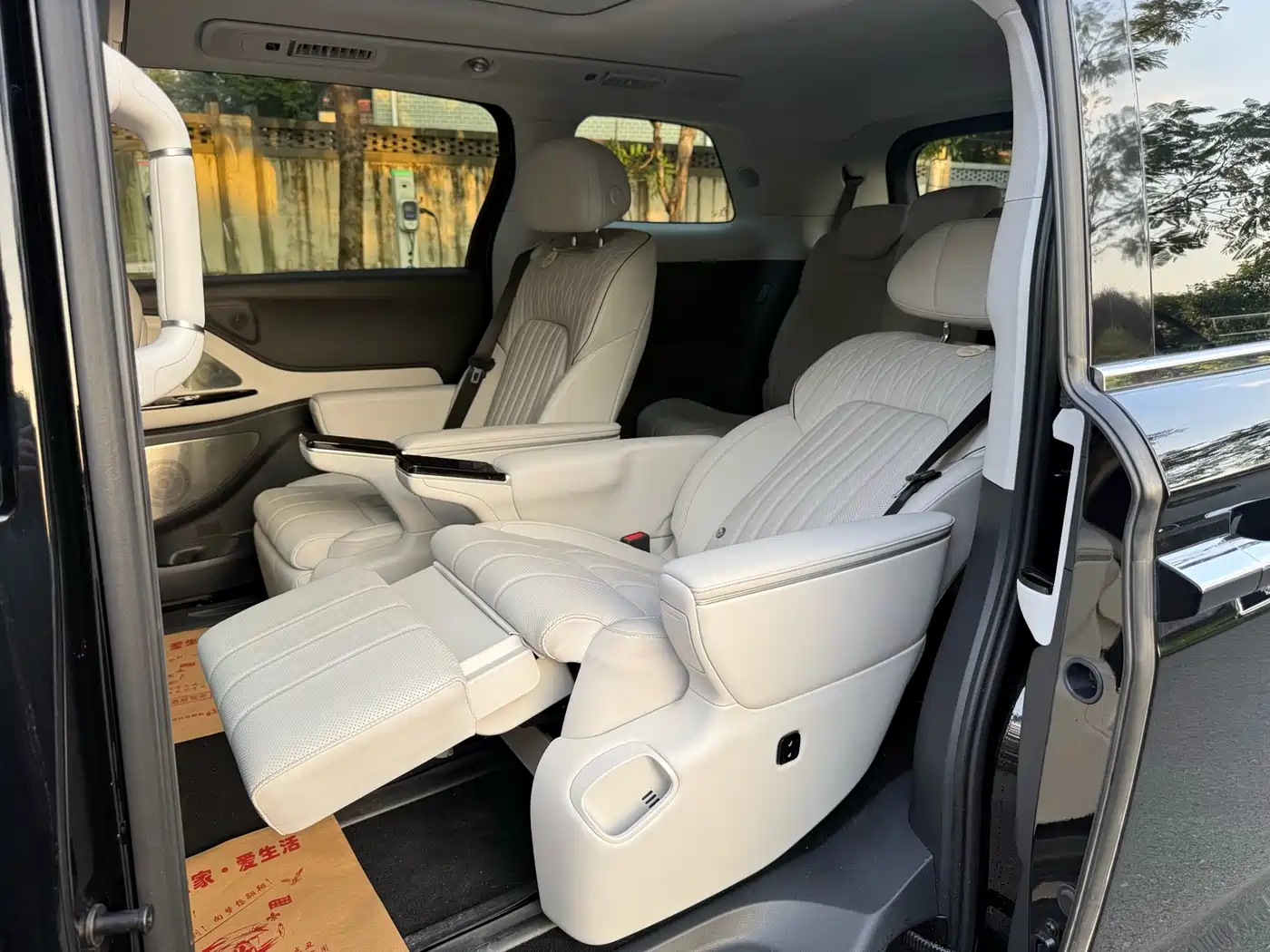 Voyah Auto Voyah Dreamer 2025 PHEV AWD Flagship Kunpeng Edition фото 9