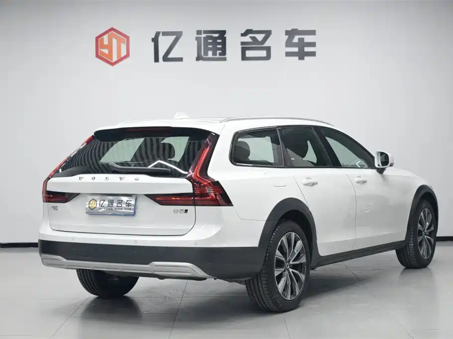 Volvo V90 2023 2021 Model Cross Country B5 AWD Smart Edition