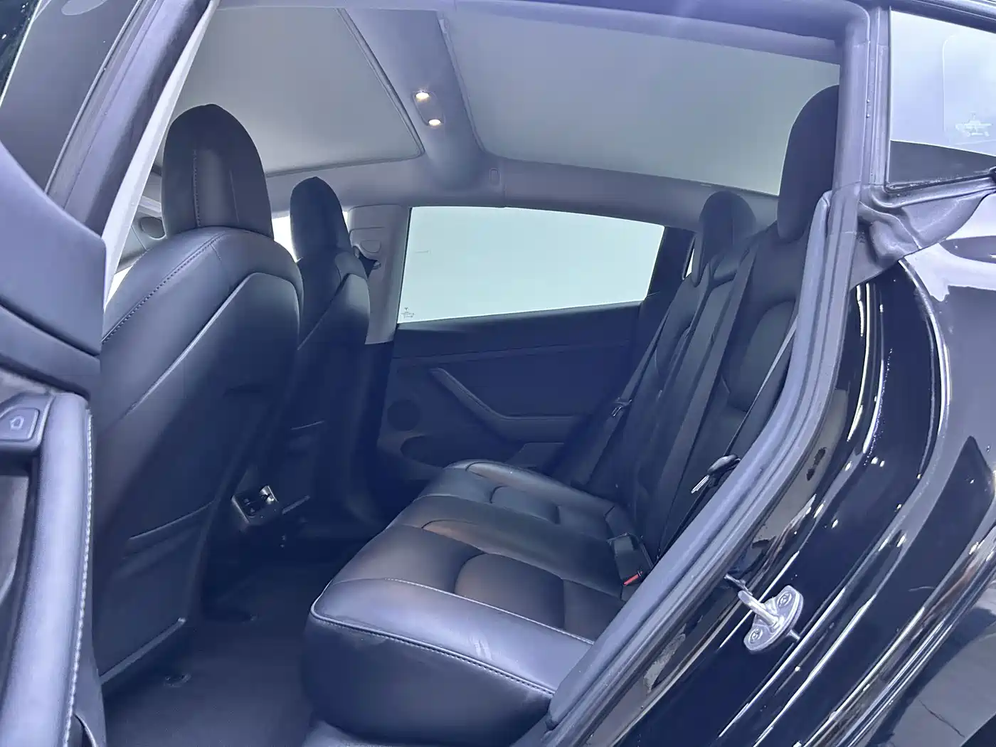 Фото 6 - Tesla Model 3