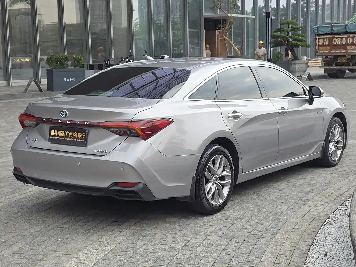 Toyota Avalon 2019 Hybrid 2.5L Luxury Edition China V фото 4
