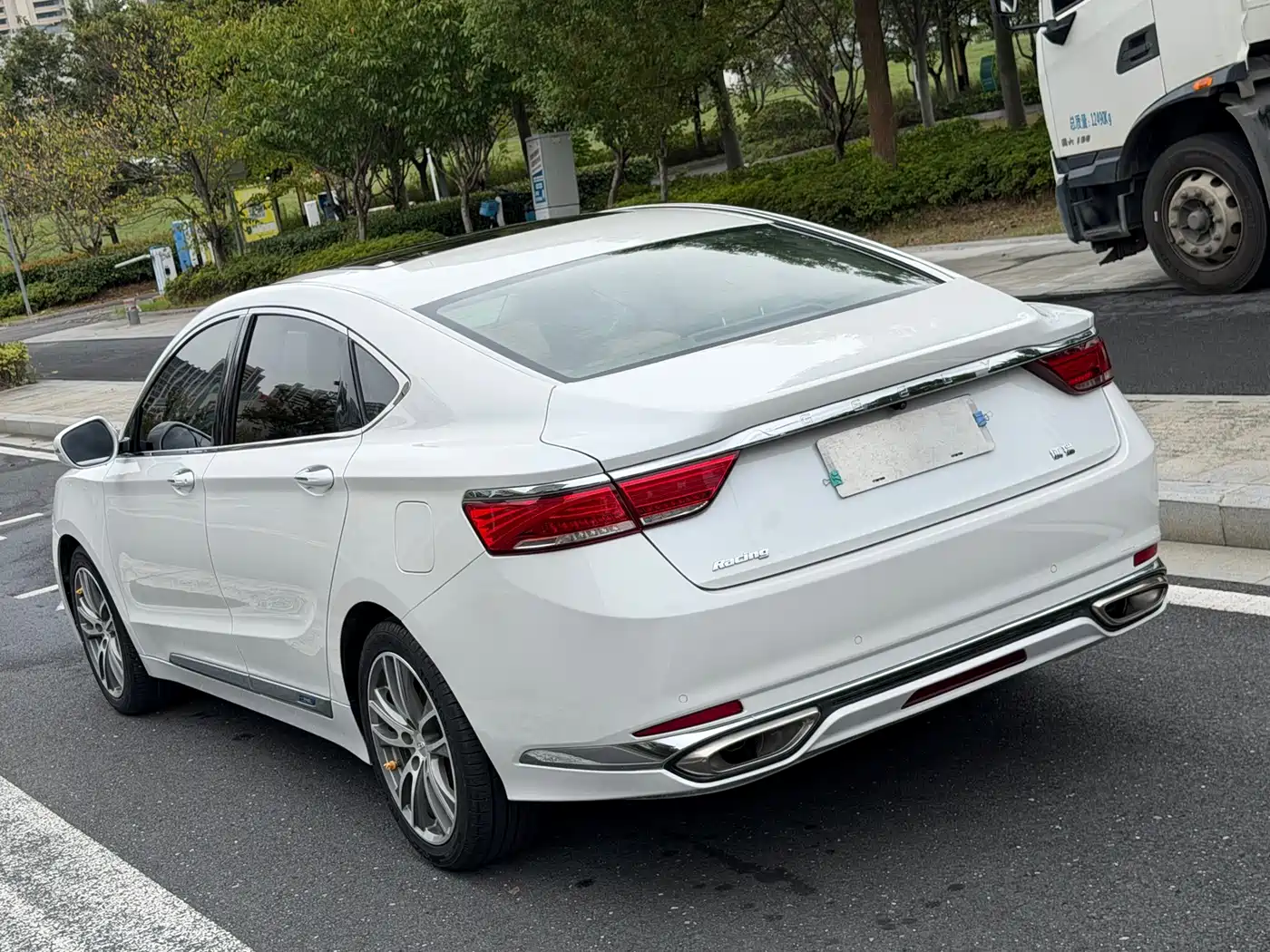 Фото 4 - Geely Borui