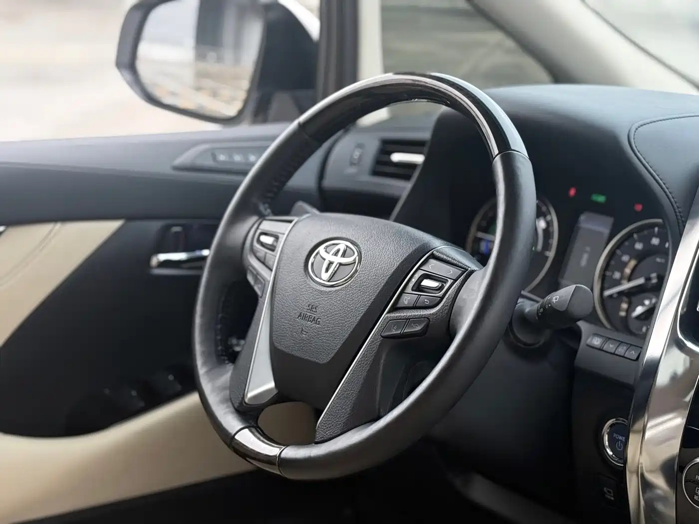 Toyota Alphard 2021 Hybrid 2.5L Premium фото 11