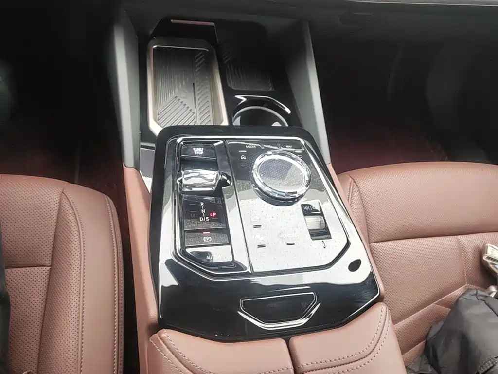 BMW 5 Series 2025 530Li Premium M Sport Package фото 21