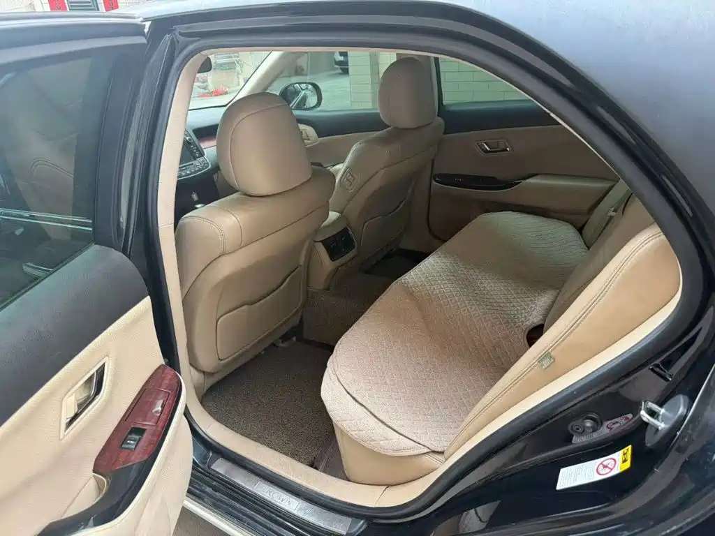 Photo 9 - Toyota Crown