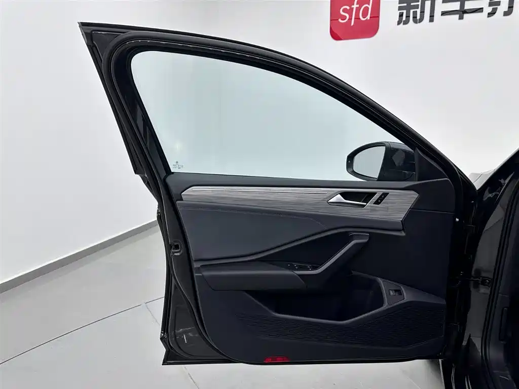 Volkswagen Sagitar 2023 300TSI DSG Surpassing Edition фото 8