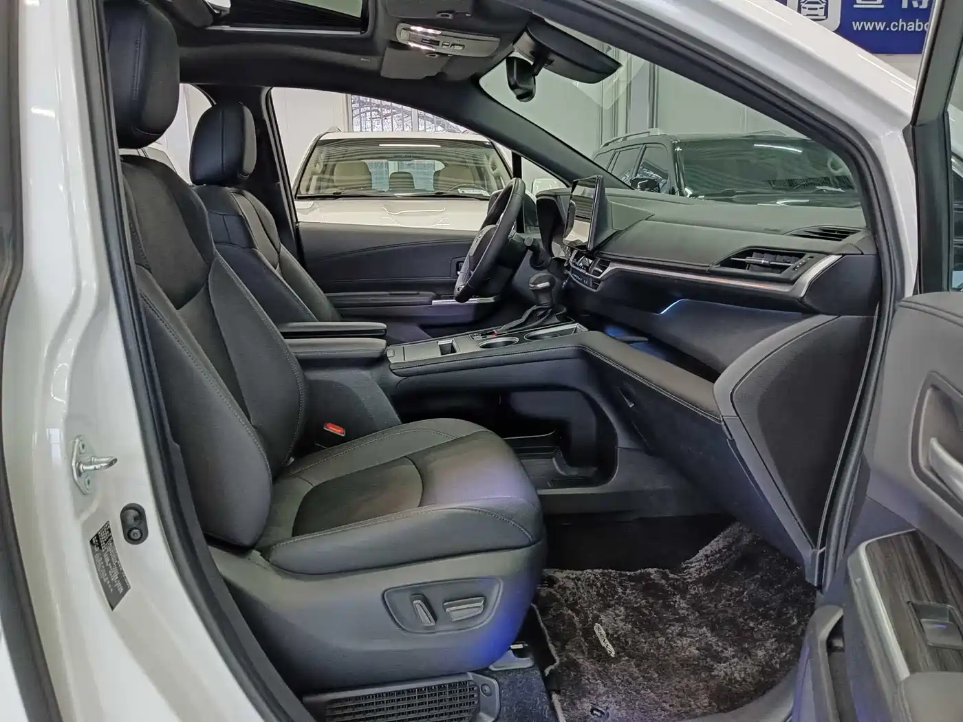 Toyota Sienna 2023 2.5L Hybrid Premium Edition фото 21