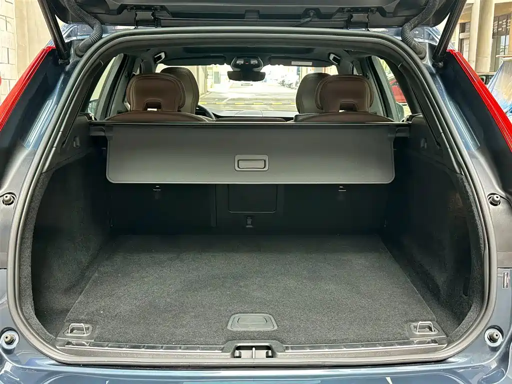 Фото 8 - Volvo XC60