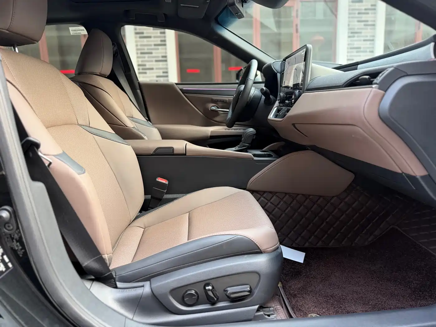 Lexus ES 2025 200 Ultimate Edition фото 10