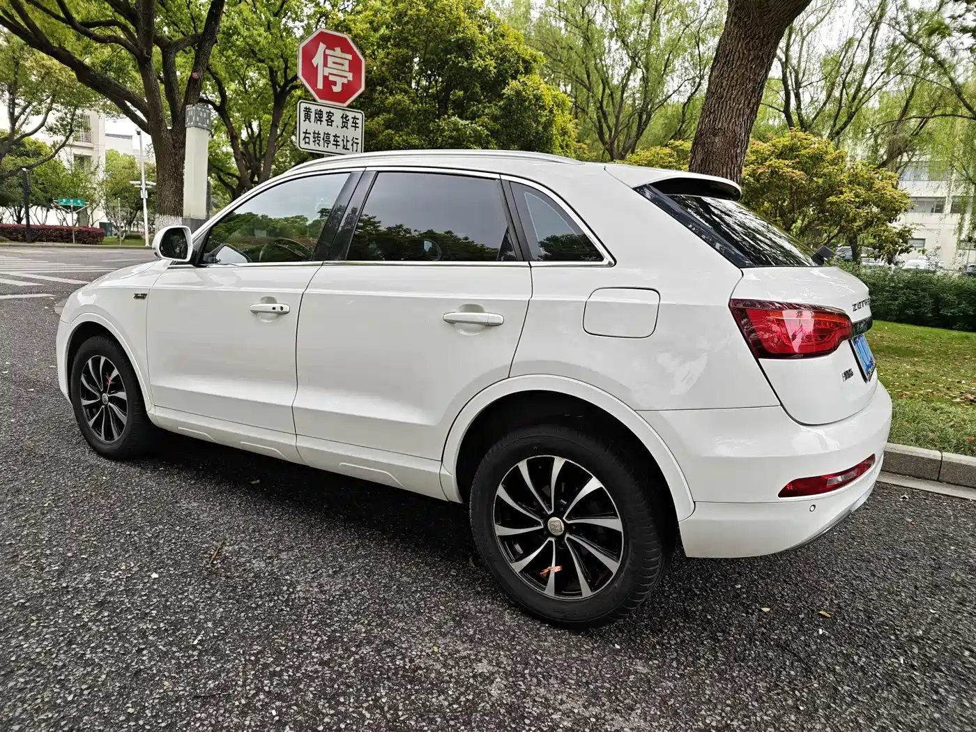 Zotye SR7 2016 2016 1.5T CVT Magic Cube Heart Edition China V