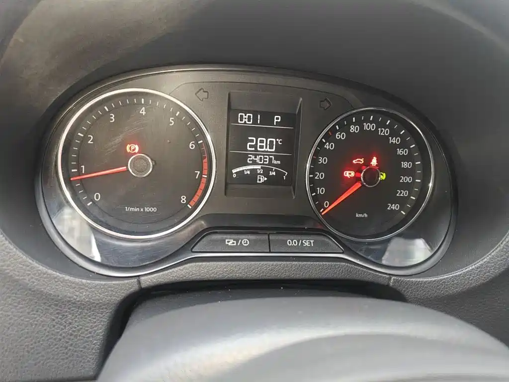 Volkswagen Polo 2014 1.6L Automatic 30th Anniversary Edition фото 5