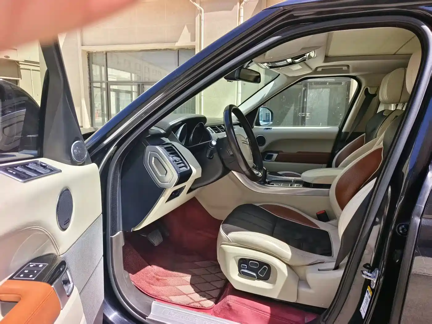 Land Rover Range Rover Sport 2014 3.0 SC V6 Trendsetting Genesis Edition фото 6