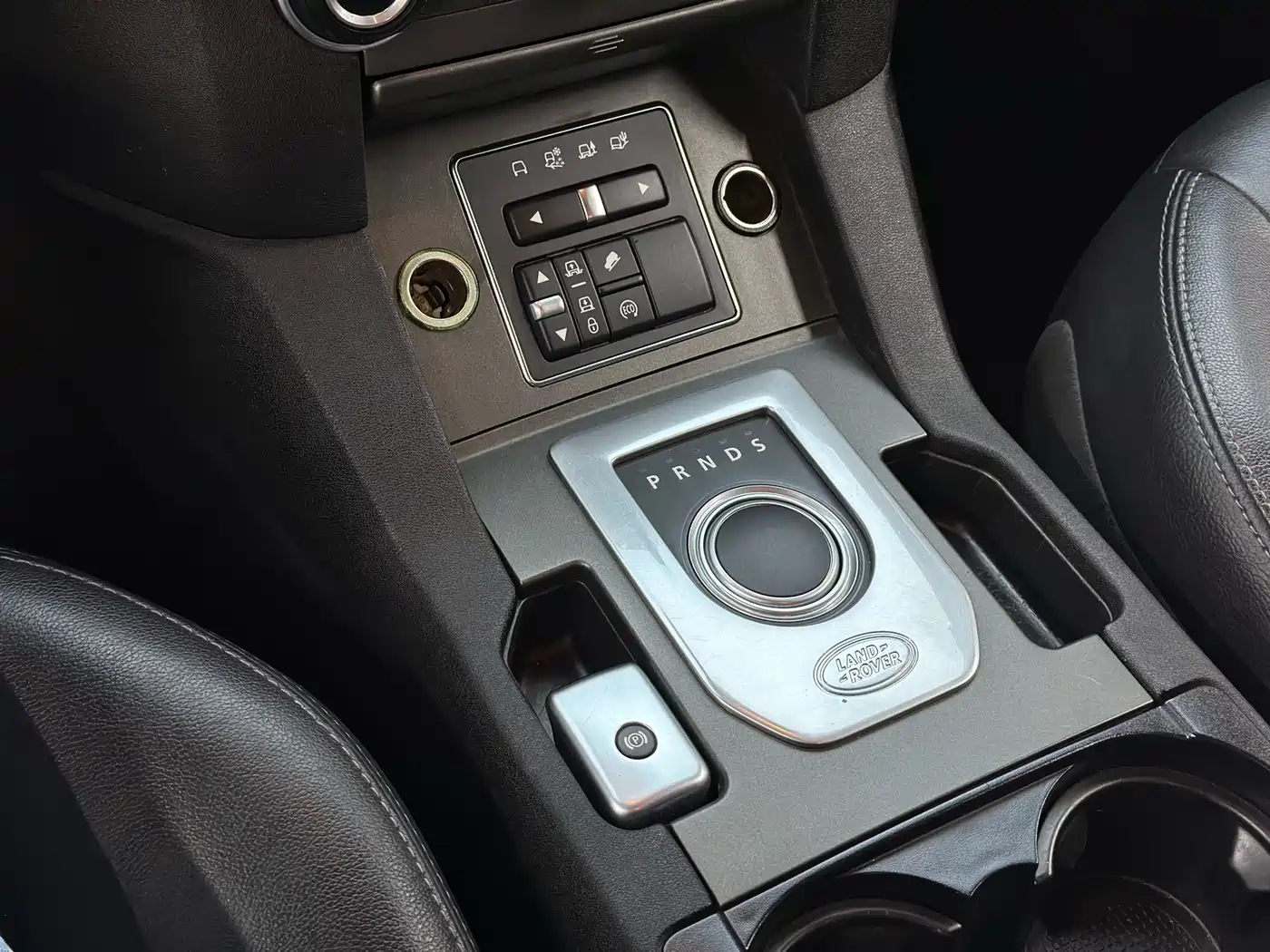 Land Rover Discovery 2016 3.0 SC V6 HSE фото 16