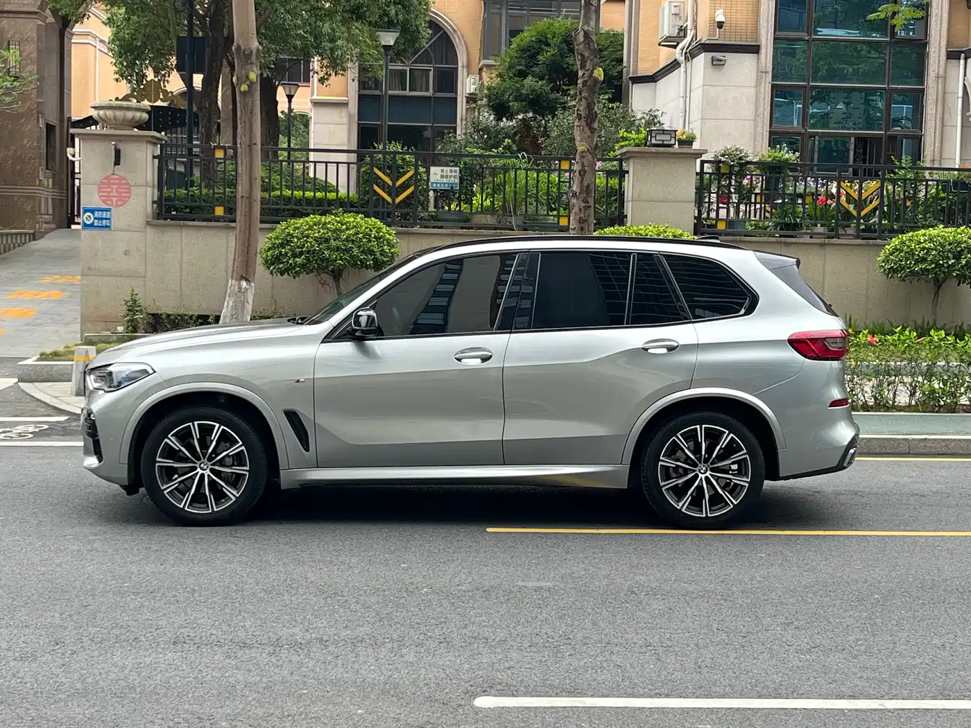 BMW X5 (Import) 2019 xDrive40i M Sport Package фото 7