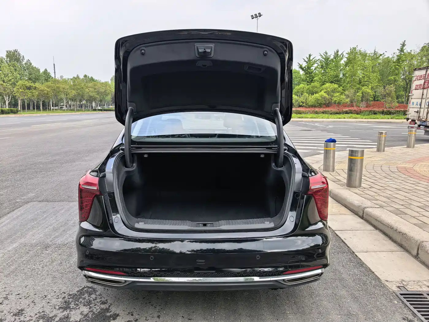 Hongqi H5 2024 1.5T DCT Smart Connect Flag Rhythm Edition фото 7