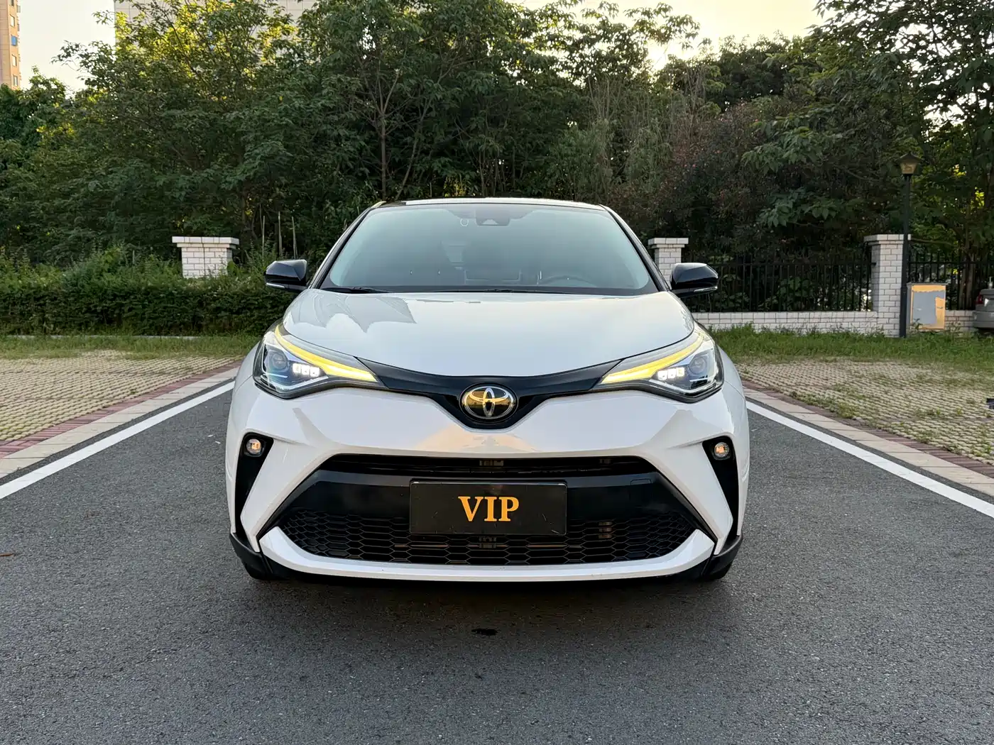 Toyota C-HR 2021 2.0L Luxury Edition фото 2