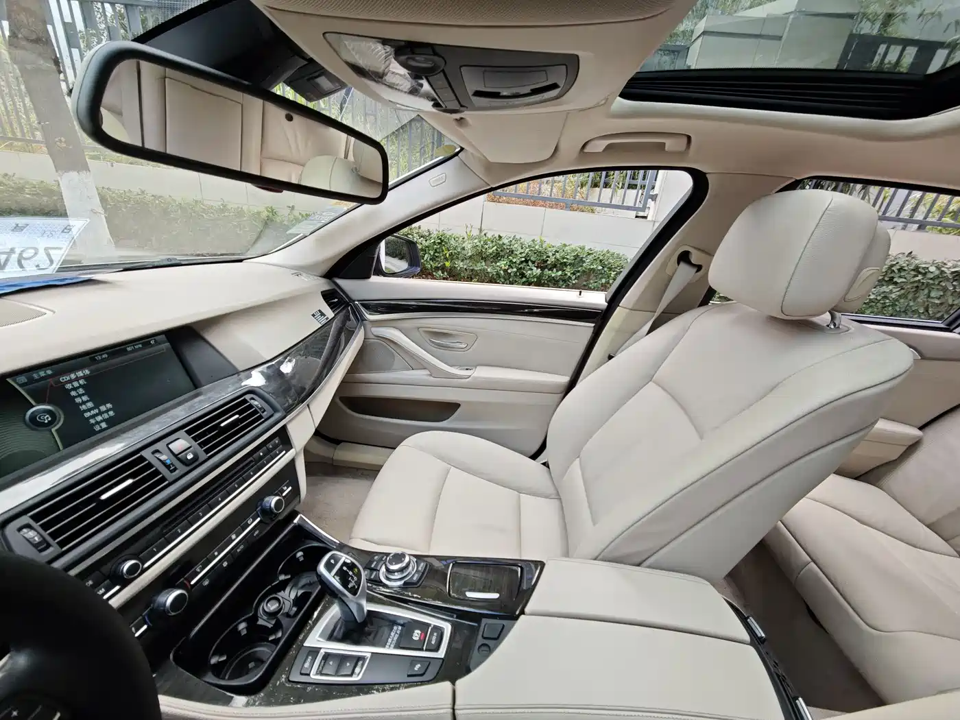 BMW 5 Series 2011 535Li Leading фото 10