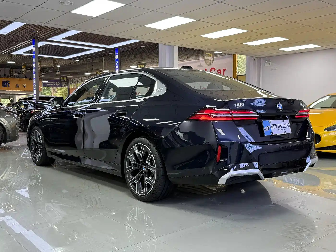 BMW 5 Series 2025 530Li Premium M Sport Package фото 3