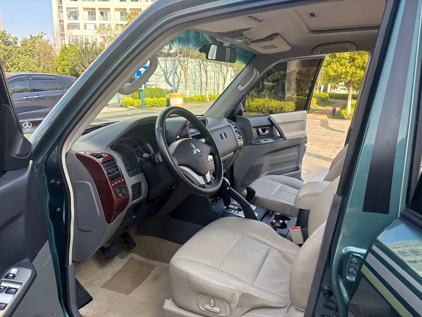 Mitsubishi Pajero 2011 Mitsubishi Pajero V73 3.0L AT GLS фото 8