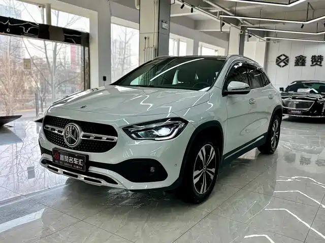 MERCEDES-BENZ GLA