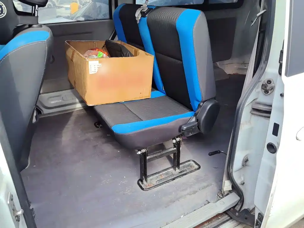 SRM Xinyuan Good Luck 2023 2023 Standard Passenger Van 6-Seater
