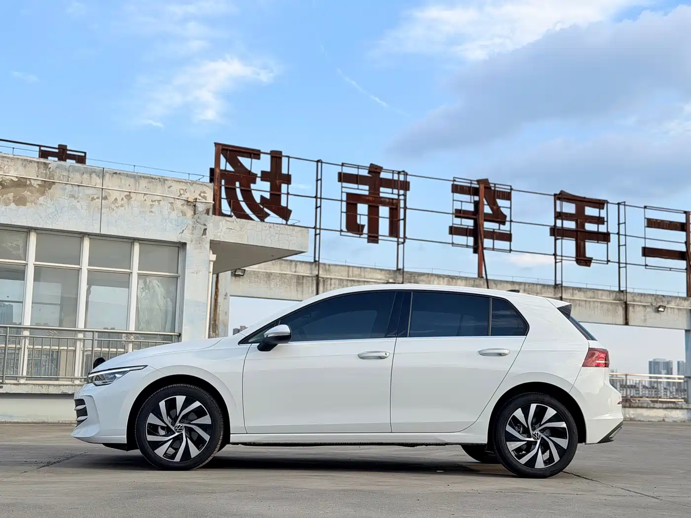 Volkswagen Golf 2025 2025 300TSI Pro