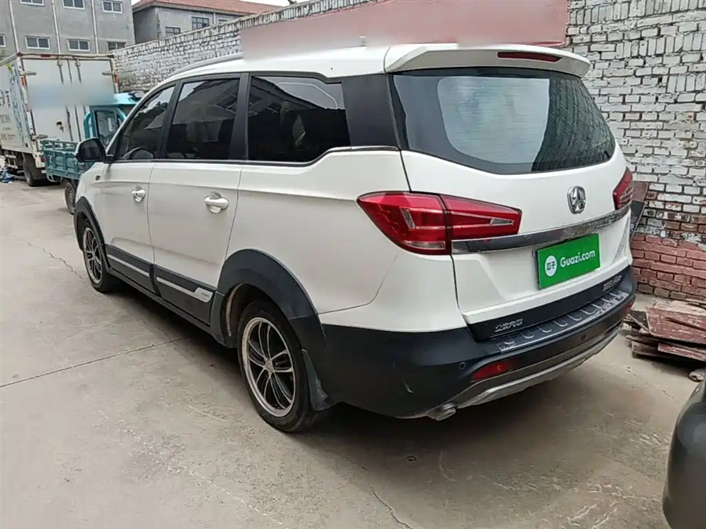 BAIC Weiwang BAW Weiwang M60 2019 2017 1.5T CVT King Edition