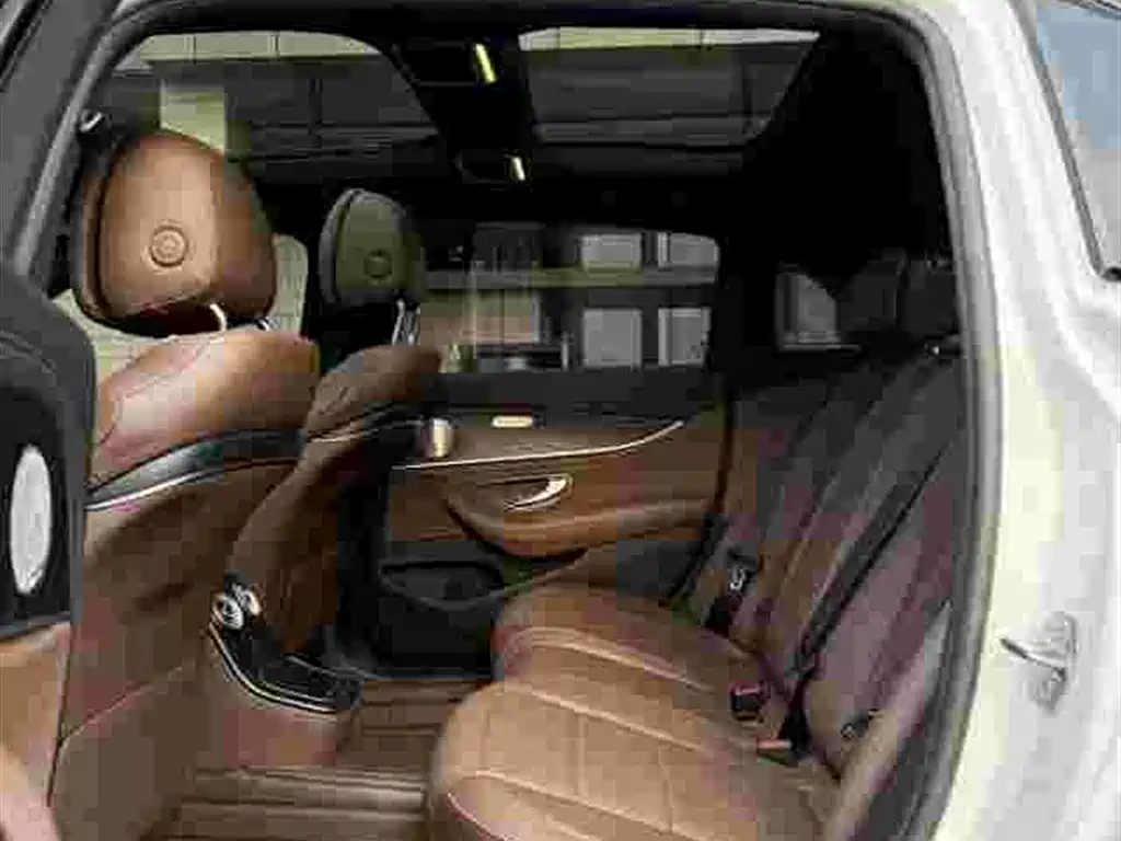 Фото 6 - Mercedes-Benz E-Class