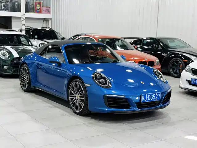 PORSCHE 911