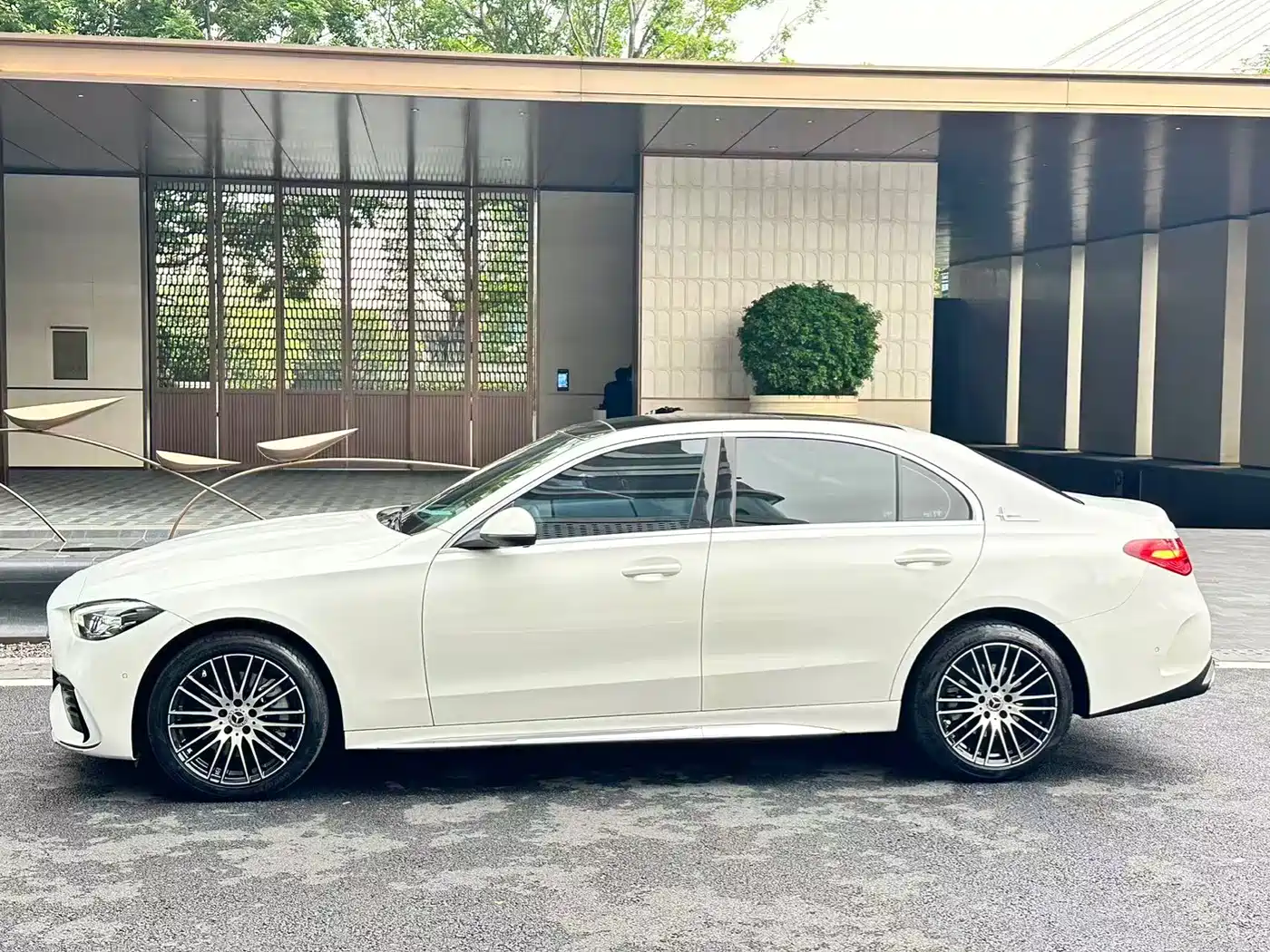Mercedes-Benz C-Class 2023 Facelift C 260 L Sport Edition фото 4