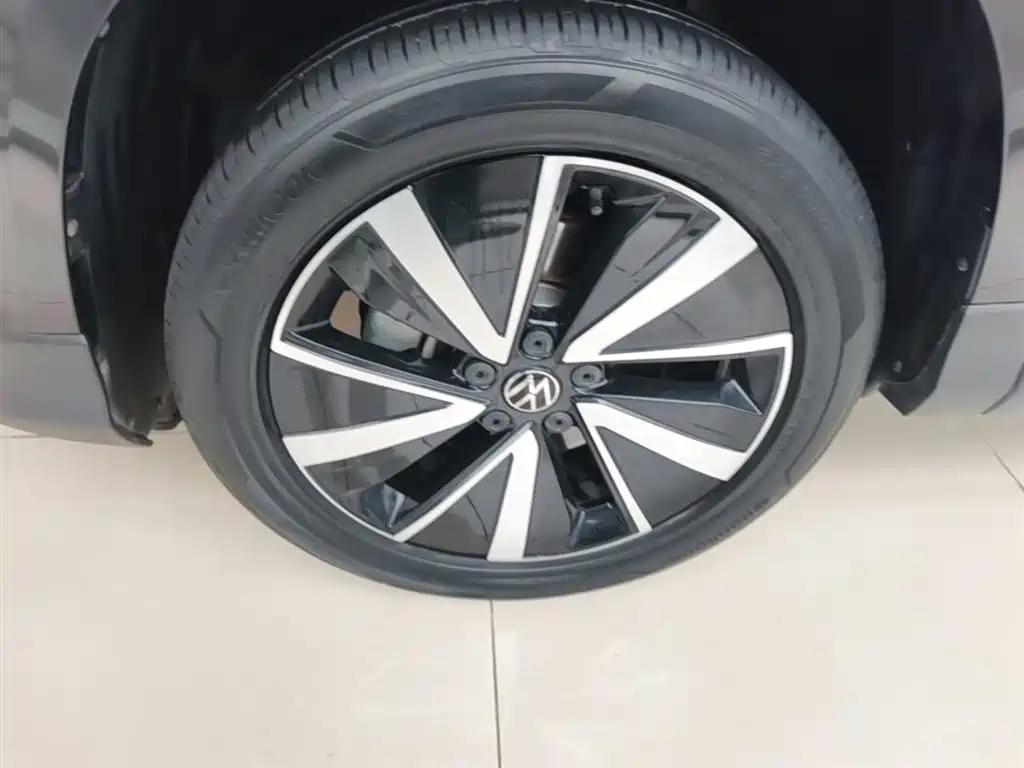 Volkswagen Tharu 2023 300TSI 2WD Bright Moon Edition фото 23