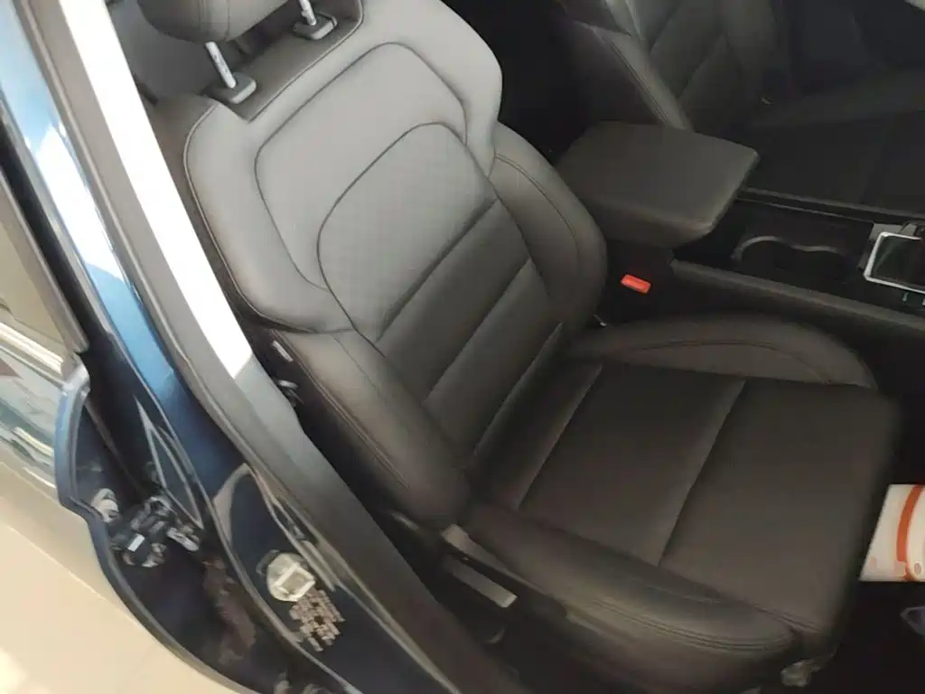 Sinotruk VGV VGV U70 2019 2020 Model 1.5T Manual Luxury 7-Seater