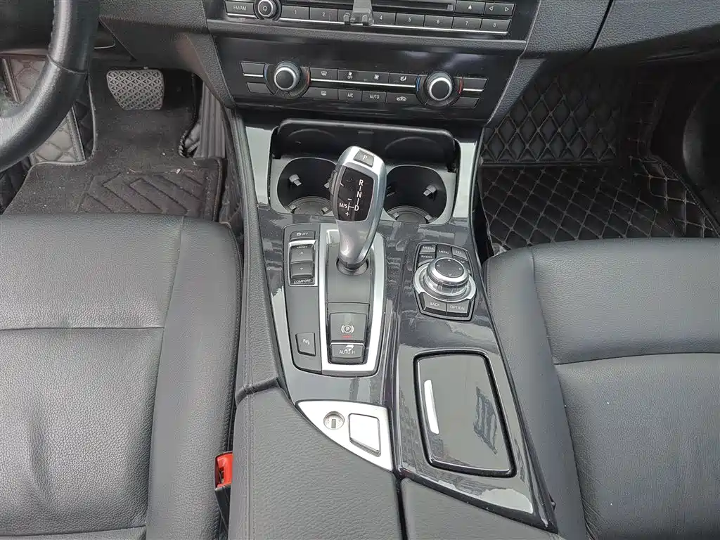 BMW 5 Series 2014 520Li Elegance фото 15