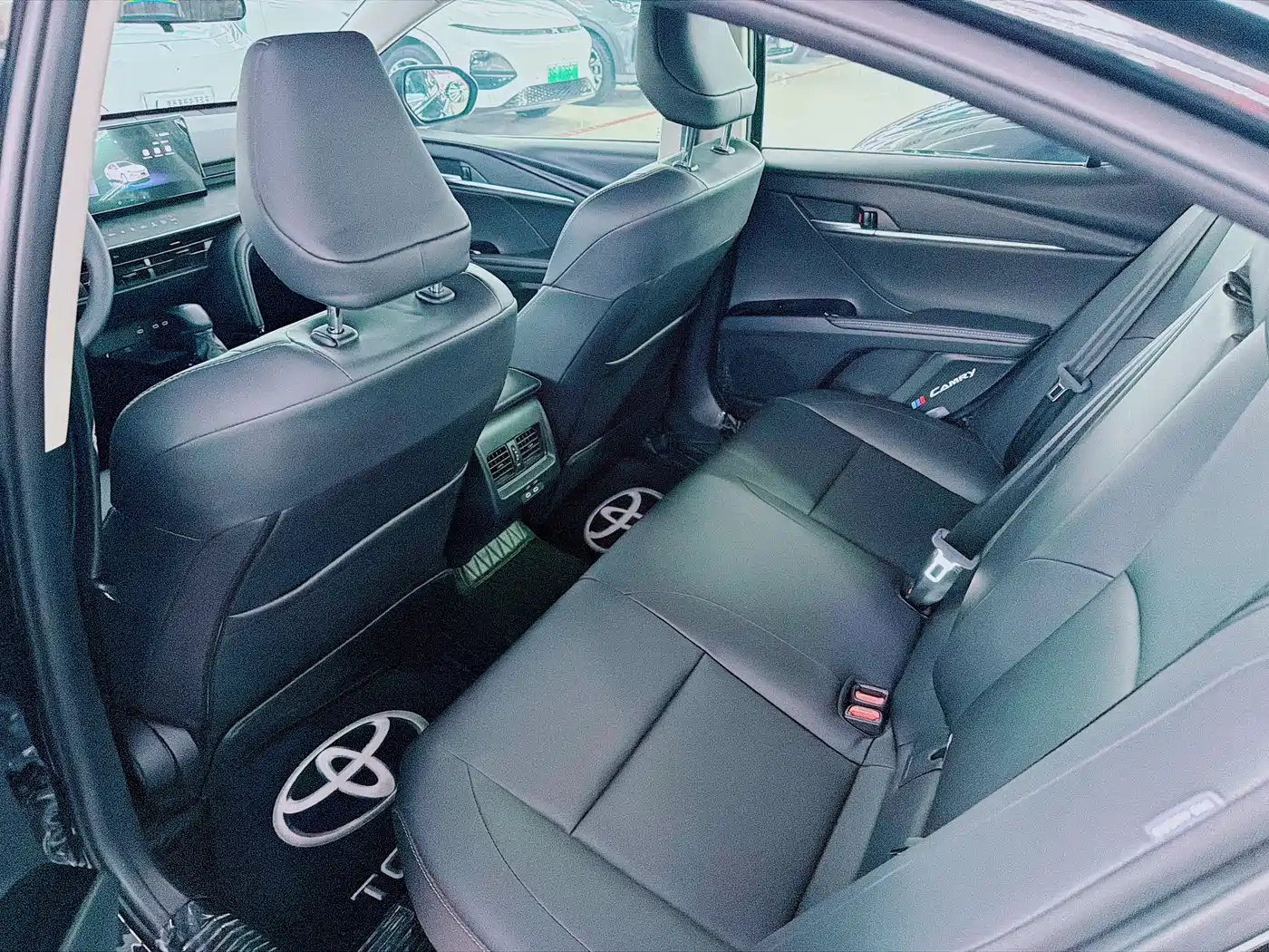 Toyota Camry 2024 Hybrid 2.0HE Elite Edition фото 8