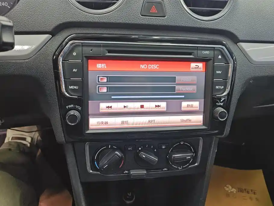 Volkswagen Jetta 2013 1.6L Automatic Comfort фото 13