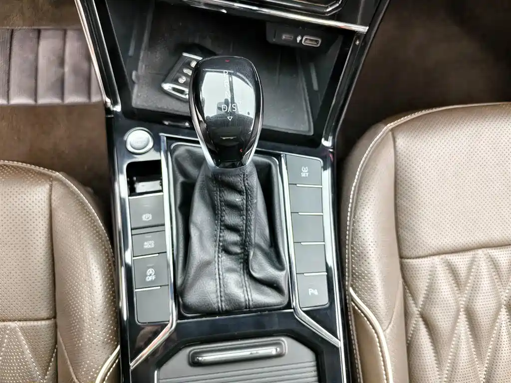 Volkswagen Passat 2020 330TSI Luxury Edition China VI фото 7