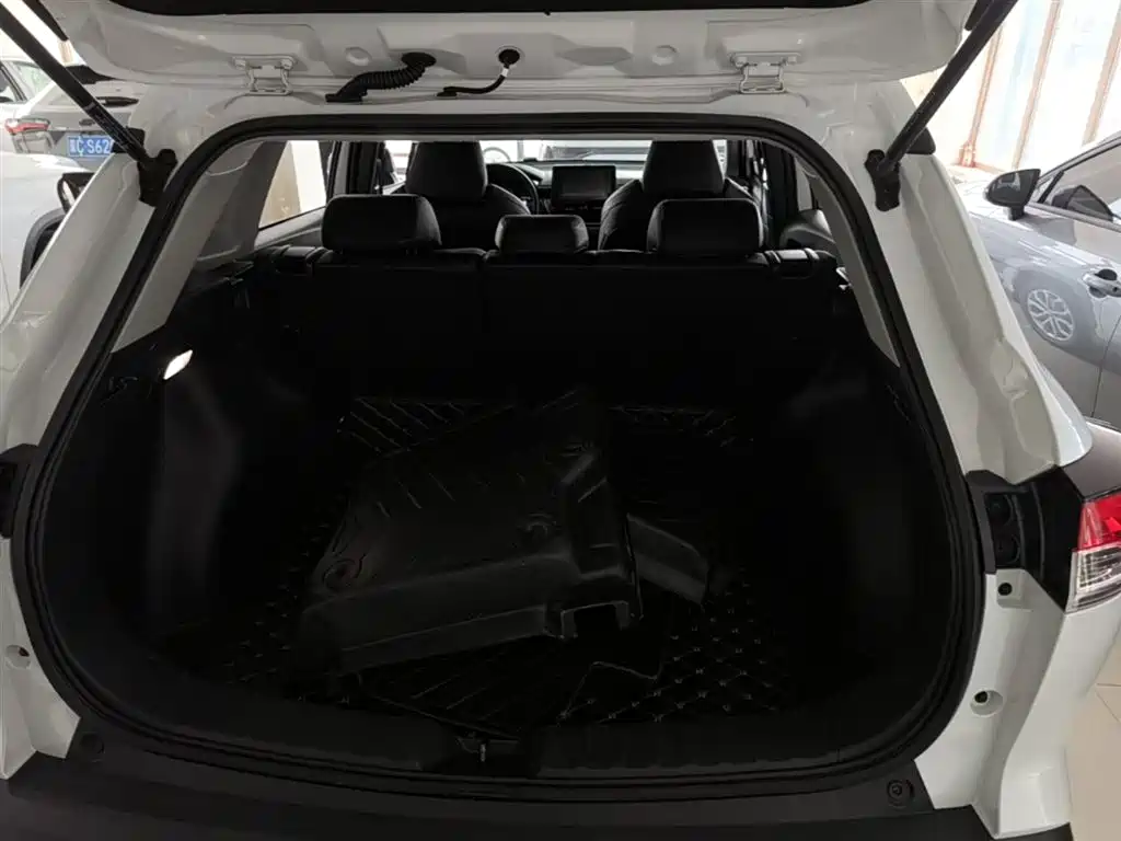 Toyota Frontlander 2022 2.0L CVT Leading Edition фото 19