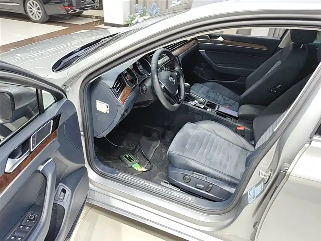 Volkswagen Magotan 2017 330TSI DSG Premium фото 12