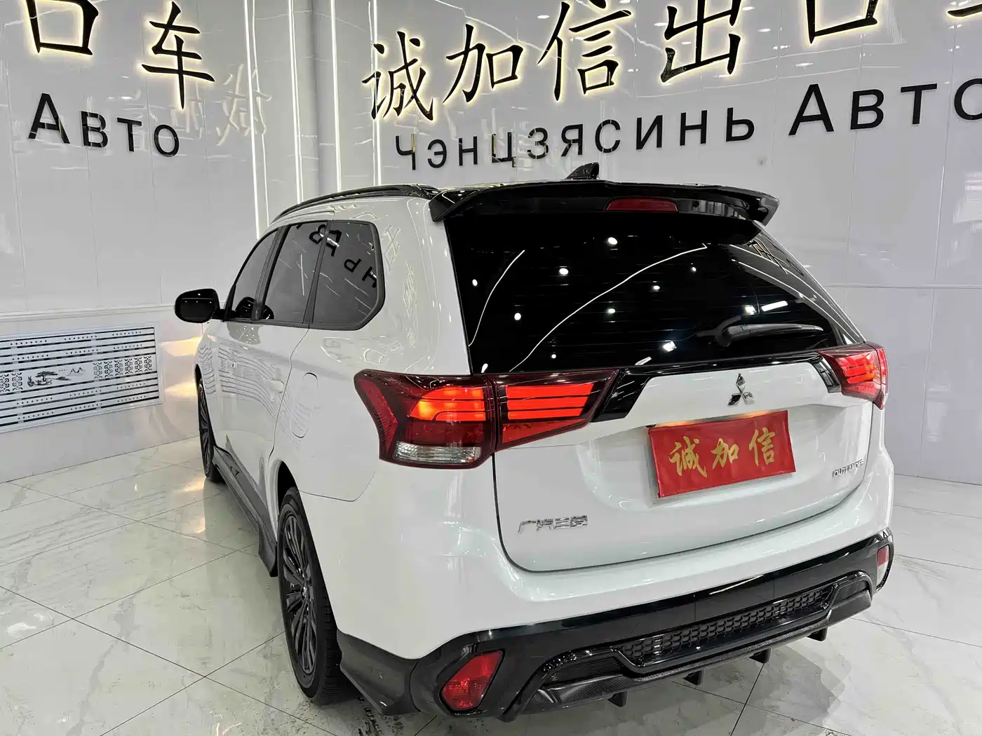 MITSUBISHI OUTLANDER