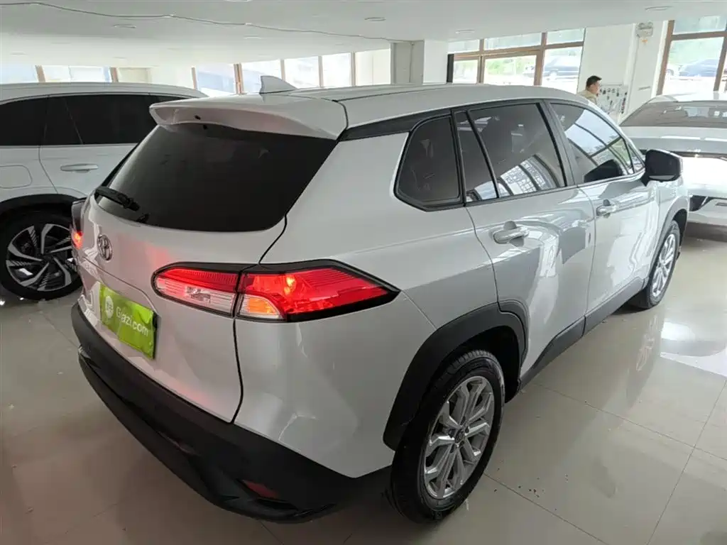 Toyota Frontlander 2022 2.0L CVT Leading Edition фото 7
