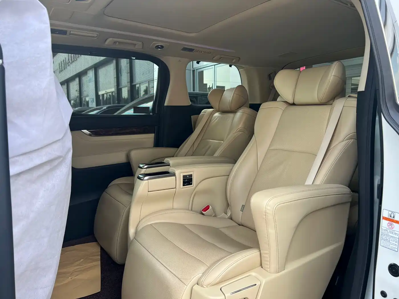 Toyota Alphard 2018 3.5L Luxury фото 12
